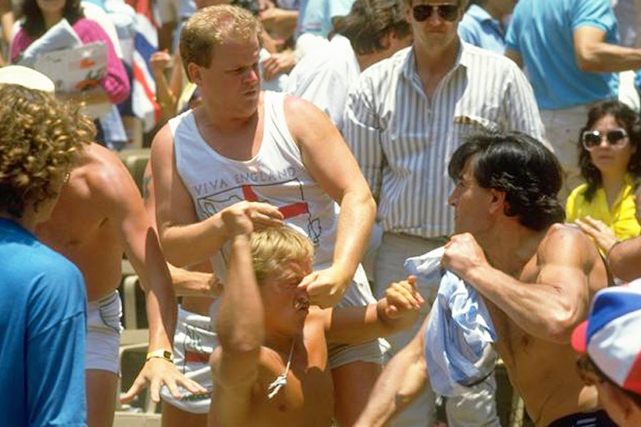 El historial violento de los barrabravas en los mundiales - Página ...