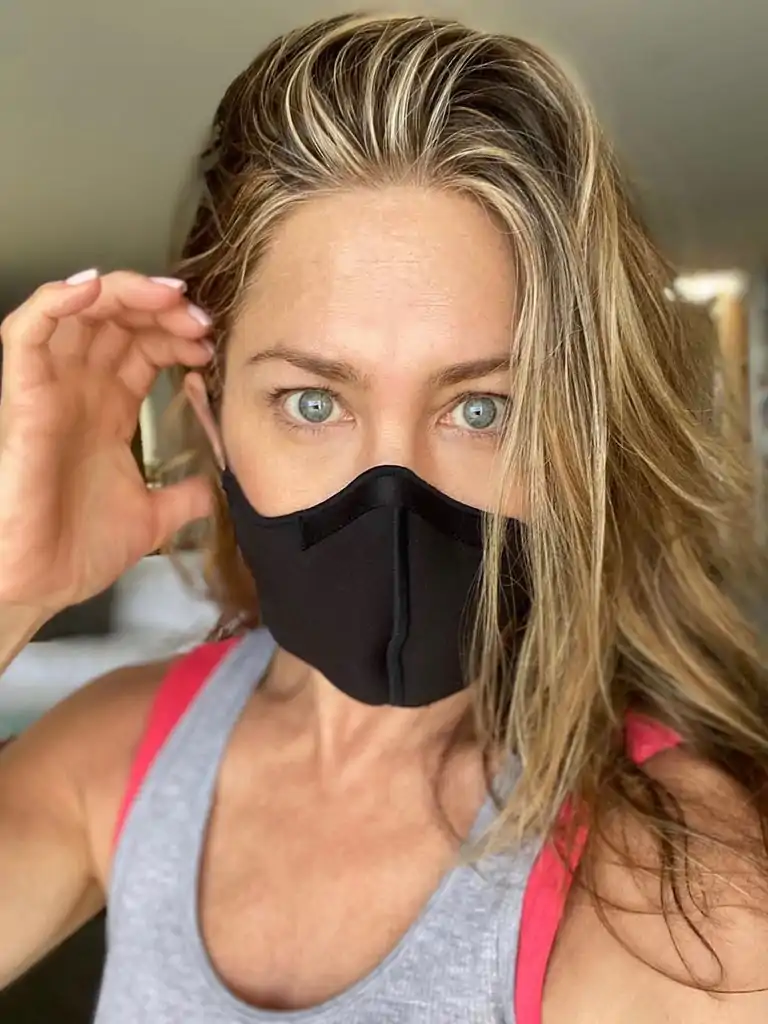 Jennifer Aniston con barbijo Jennifer Aniston