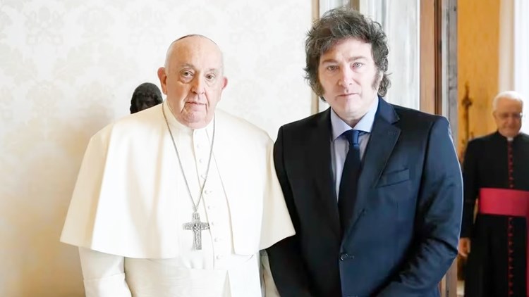 Papa Francisco y Javier Milei