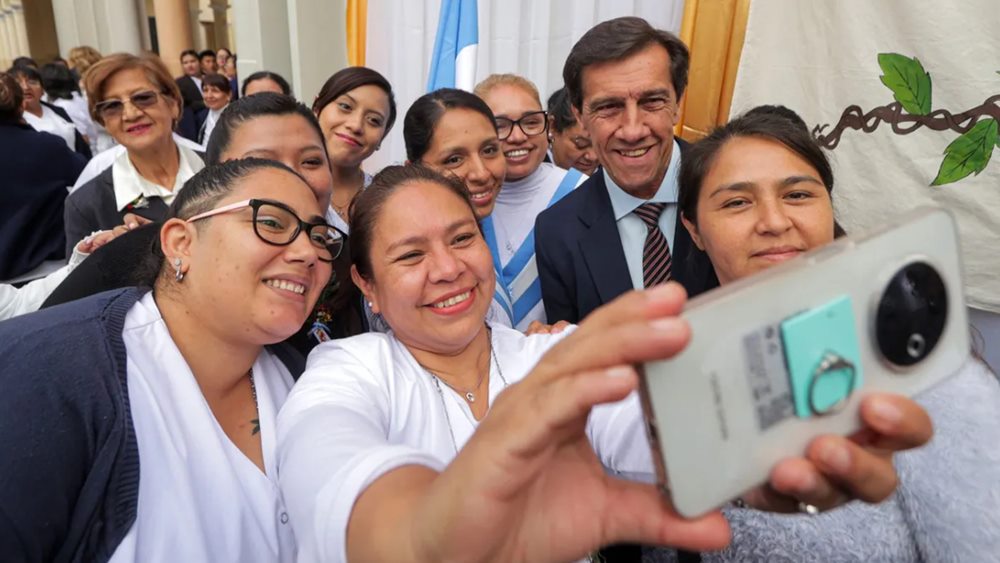 El Gobierno homenajeó a los enfermeros en su día y reafirmó compromiso con la salud pública