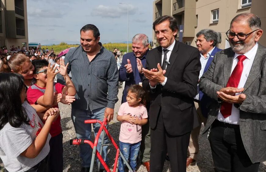 Entregaron 110 departamentos a familias jujeñas en Alto Comedero