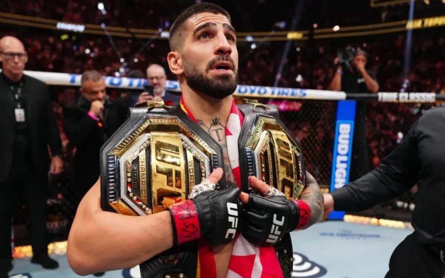 Ilia Topuria Campeón dos cinturones