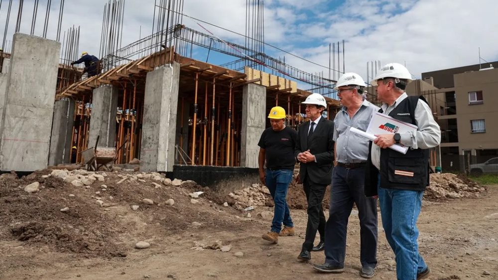 Sadir supervisó la construcción de 288 departamentos en Alto Comedero