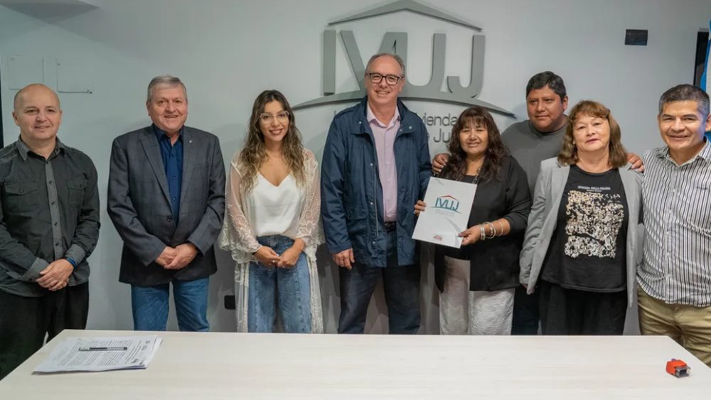 El IVUJ y Asociación de Personal Legislativo: convenio para construir 20 departamentos en Alto Comedero