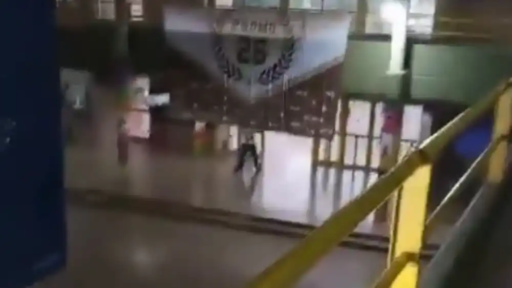 Santa fe chico armado