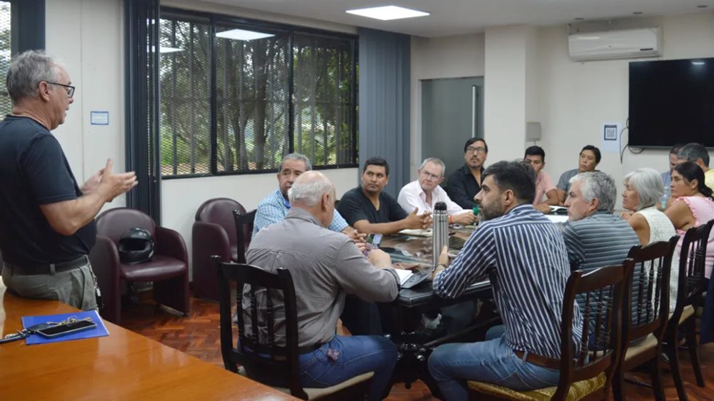 El Gobierno analiza obras en consenso con centros vecinales