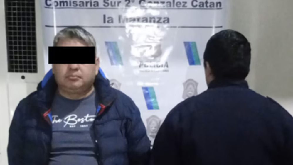 Policía detenido