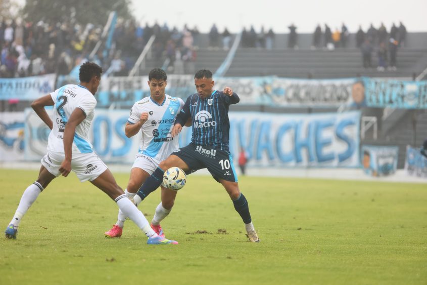 Gimnasia venció a Temperley y se mantiene en la punta