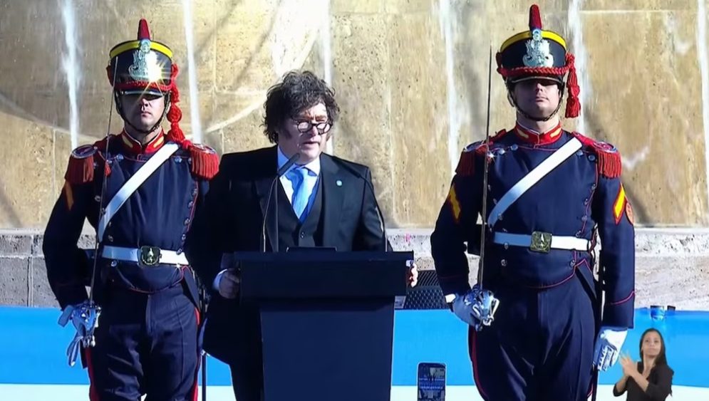 Javier Milei, Día de la Bandera