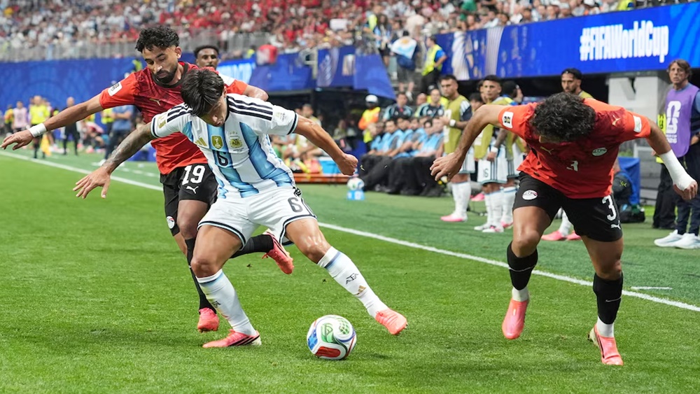 FIFA tras las críticas a los árbitros de Argentina-Egipto: “Las acusaciones infundadas no tienen cabida”